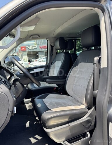 Volkswagen Multivan-8
