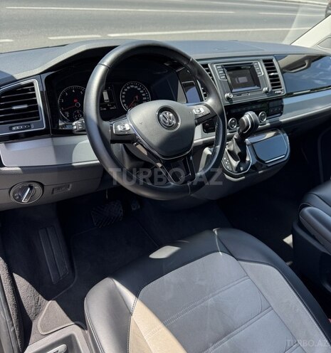 Volkswagen Multivan-10