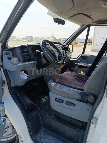 Ford Transit-6