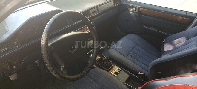 Mercedes E 200 d 1993, 135,430 km - 2.0 l - Bakı