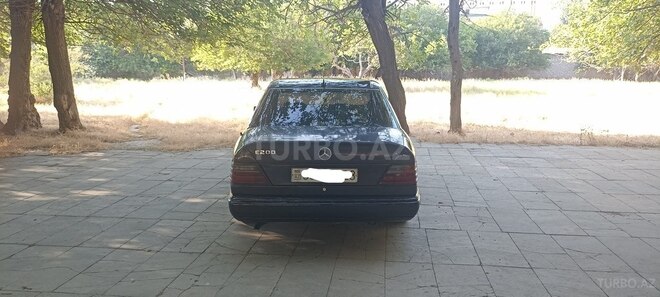 Mercedes E 200 d 1993, 135,430 km - 2.0 l - Bakı