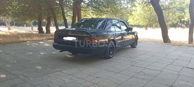 Mercedes E 200 d 1993, 135,430 km - 2.0 l - Bakı