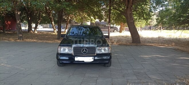 Mercedes E 200 d 1993, 135,430 km - 2.0 l - Bakı