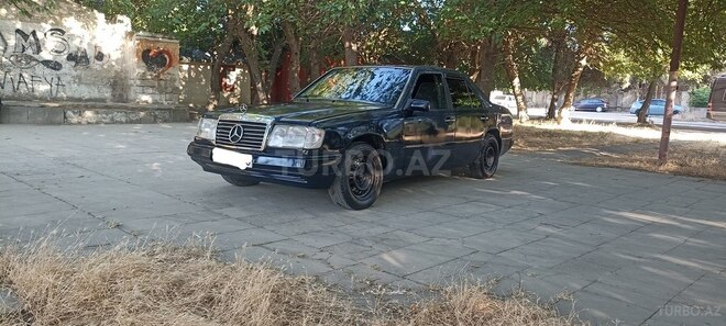 Mercedes E 200 d 1993, 135,430 km - 2.0 l - Bakı