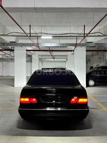 Mercedes E 320 2001, 260,000 km - 3.2 l - Bakı