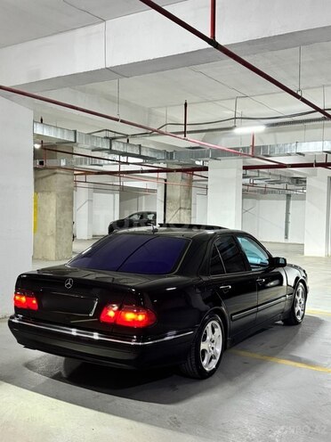 Mercedes E 320 2001, 260,000 km - 3.2 l - Bakı