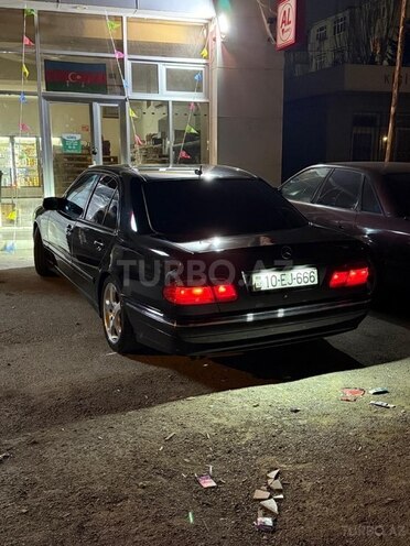 Mercedes E 320 2001, 260,000 km - 3.2 l - Bakı