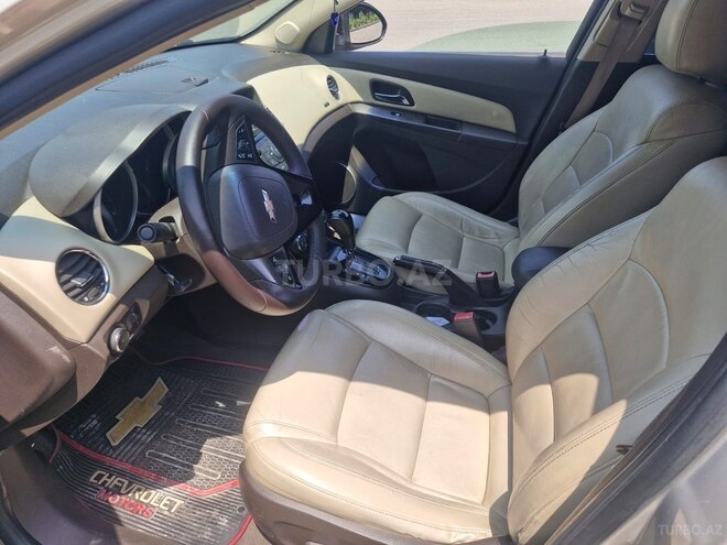 Chevrolet Cruze-12