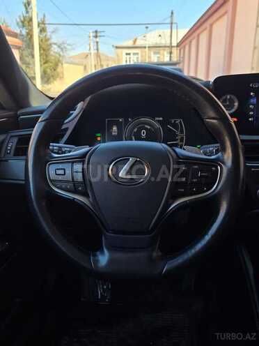 Lexus ES 300h 2022, 31,300 km - 2.5 l - Quba