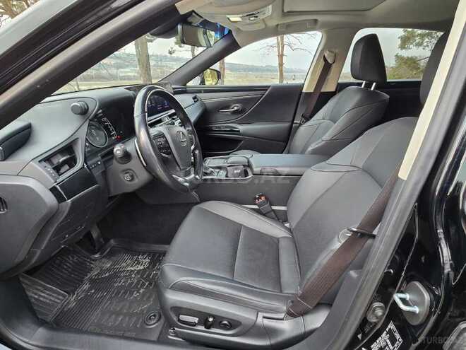 Lexus ES 300h 2022, 31,300 km - 2.5 l - Quba