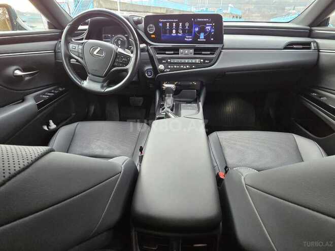 Lexus ES 300h 2022, 31,300 km - 2.5 l - Quba