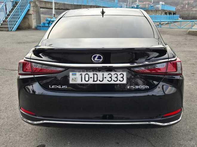 Lexus ES 300h 2022, 31,300 km - 2.5 l - Quba
