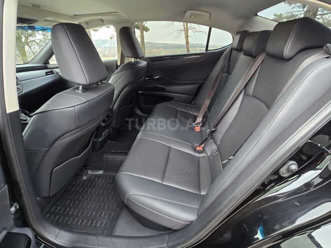 Lexus ES 300h 2022, 31,300 km - 2.5 l - Quba