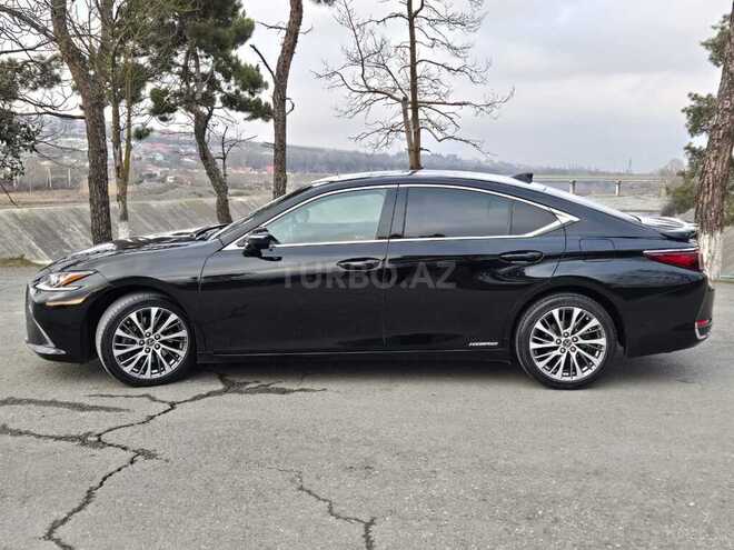 Lexus ES 300h 2022, 31,300 km - 2.5 l - Quba