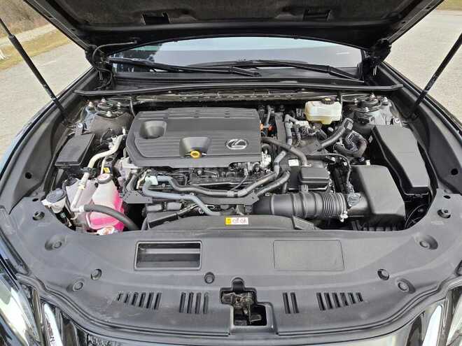 Lexus ES 300h 2022, 31,300 km - 2.5 l - Quba