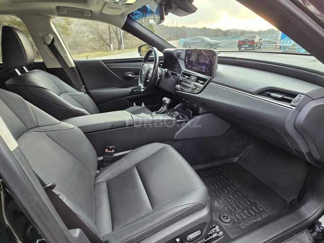 Lexus ES 300h 2022, 31,300 km - 2.5 l - Quba