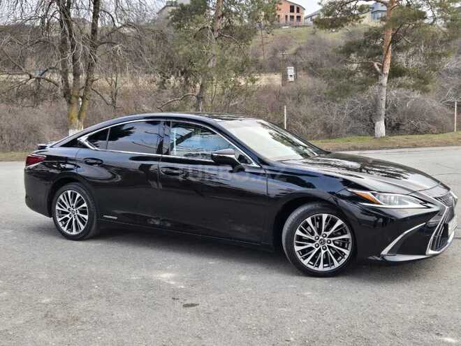 Lexus ES 300h 2022, 31,300 km - 2.5 l - Quba