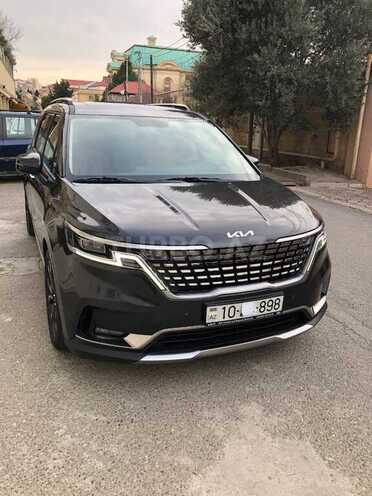 Kia Carnival-1