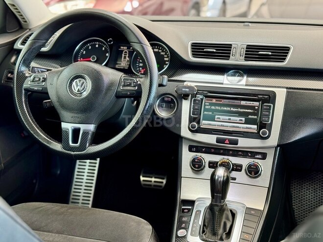 Volkswagen Passat-25