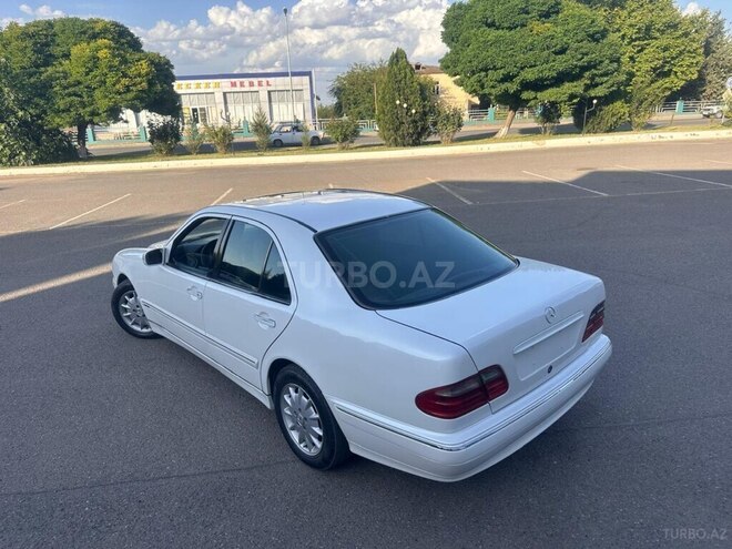 Mercedes E 240 2001, 320,555 km - 2.4 l - Qazax