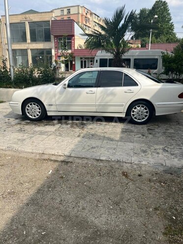 Mercedes E 240 2001, 320,555 km - 2.4 l - Qazax