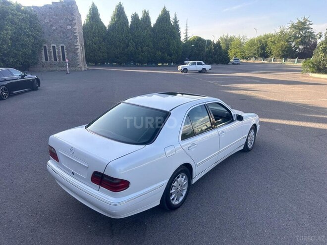 Mercedes E 240 2001, 320,555 km - 2.4 l - Qazax