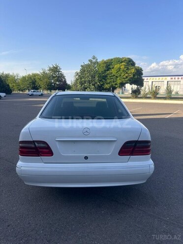Mercedes E 240 2001, 320,555 km - 2.4 l - Qazax