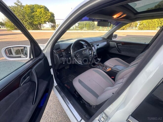 Mercedes E 240 2001, 320,555 km - 2.4 l - Qazax