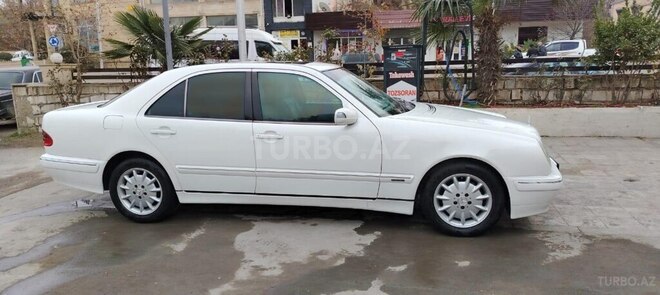 Mercedes E 240 2001, 320,555 km - 2.4 l - Qazax