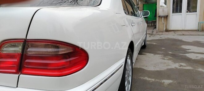 Mercedes E 240 2001, 320,555 km - 2.4 l - Qazax