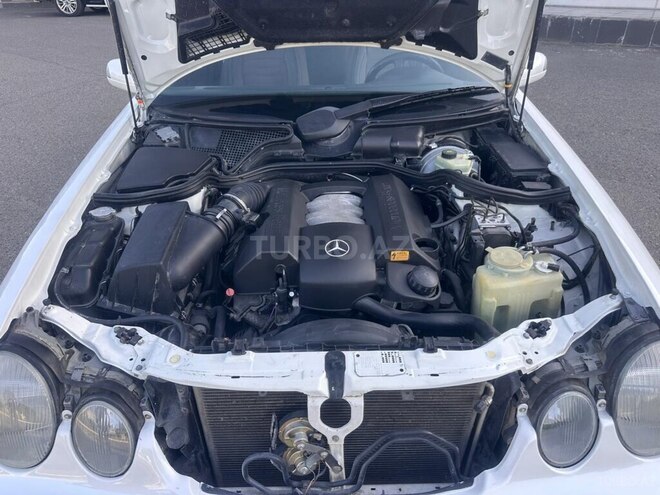 Mercedes E 240 2001, 320,555 km - 2.4 l - Qazax