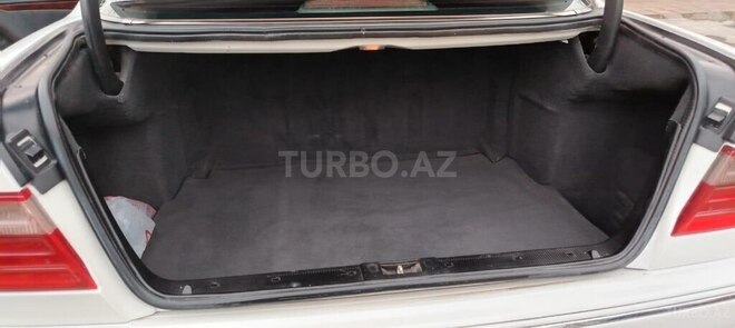 Mercedes E 240 2001, 320,555 km - 2.4 l - Qazax