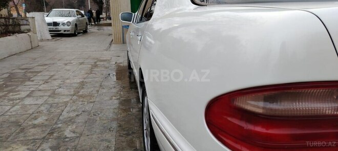 Mercedes E 240 2001, 320,555 km - 2.4 l - Qazax