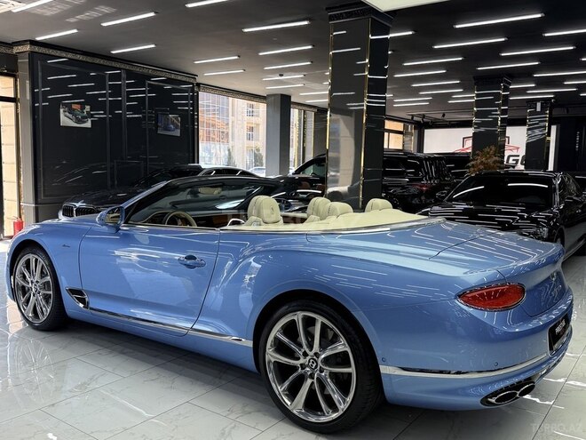 Bentley Continental GT-25