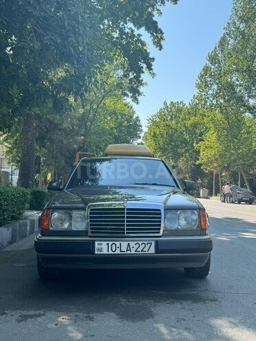Mercedes E 200 d 1990, 707,028 km - 2.0 л - Yevlax