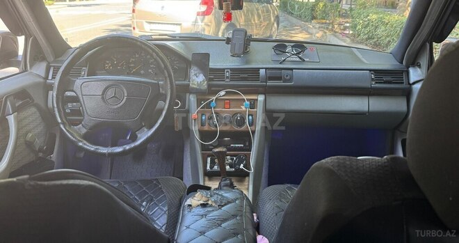 Mercedes E 200 d 1990, 707,028 km - 2.0 л - Yevlax