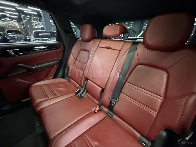 Porsche Cayenne S-11