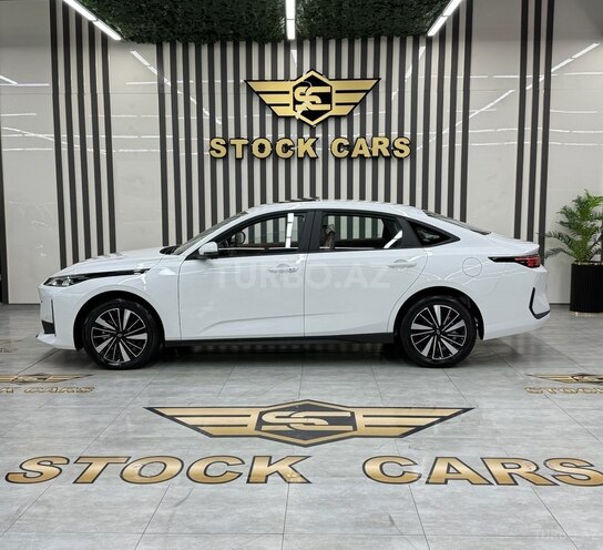 Changan Qiyuan A05-4