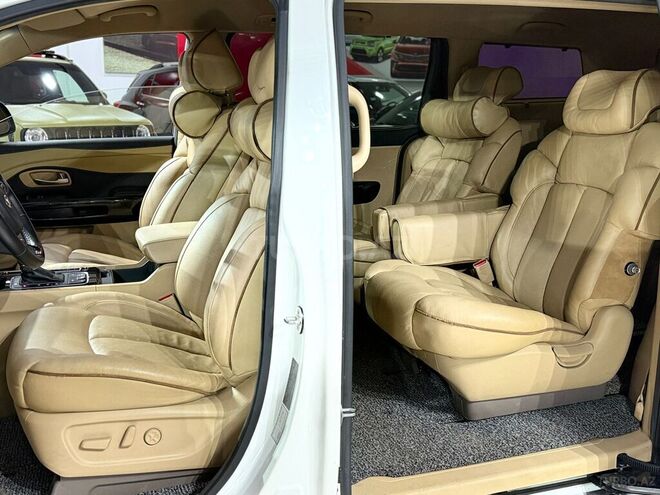 Kia Carnival-16