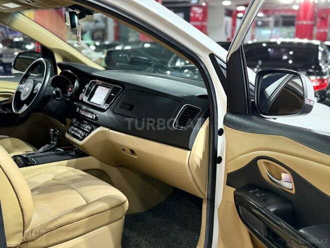 Kia Carnival-21