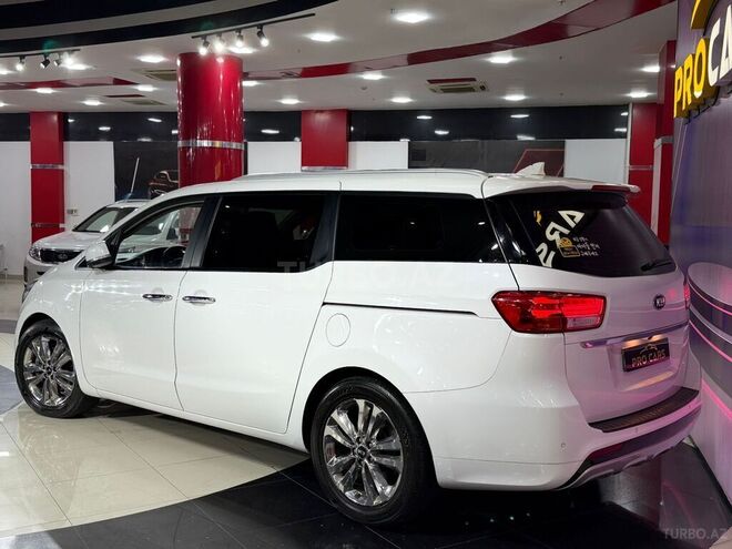 Kia Carnival-11