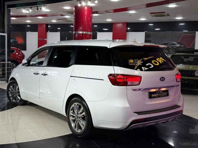 Kia Carnival-12