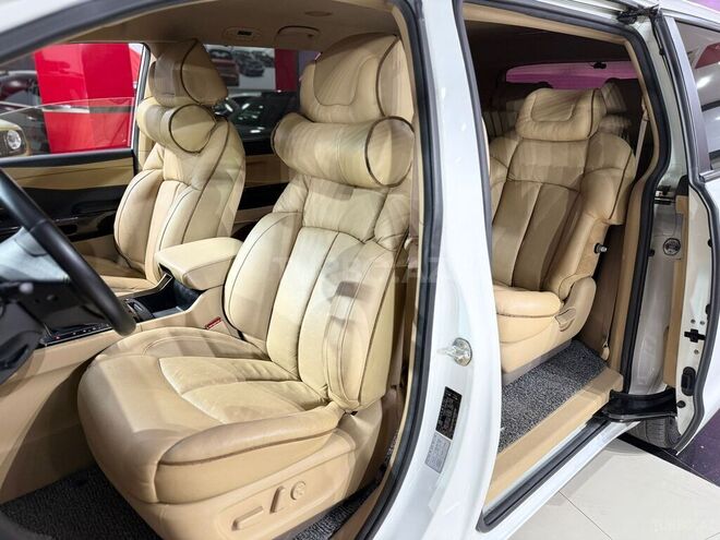 Kia Carnival-17