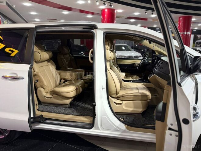 Kia Carnival-20