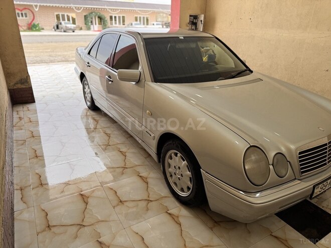 Mercedes E 240 1999, 500,000 km - 2.4 l - Salyan