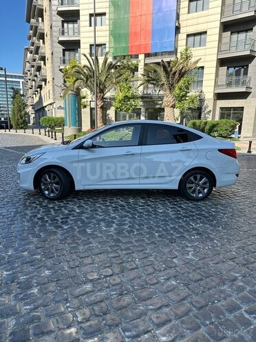 Hyundai Accent-3