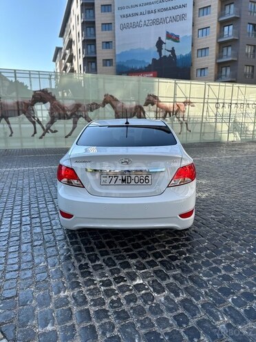 Hyundai Accent-5