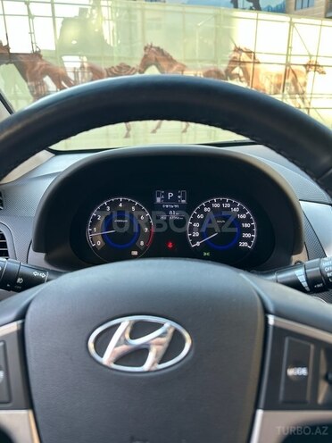 Hyundai Accent-16