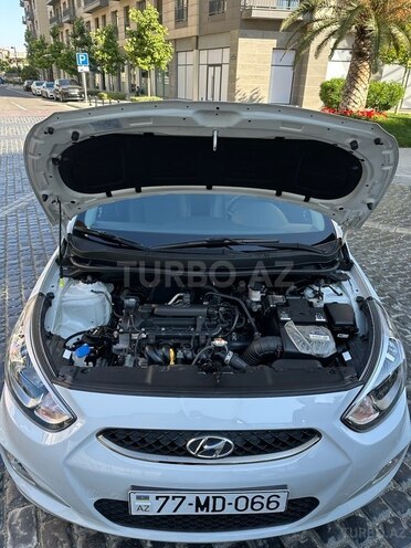 Hyundai Accent-15