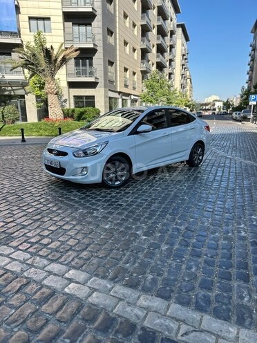 Hyundai Accent-2